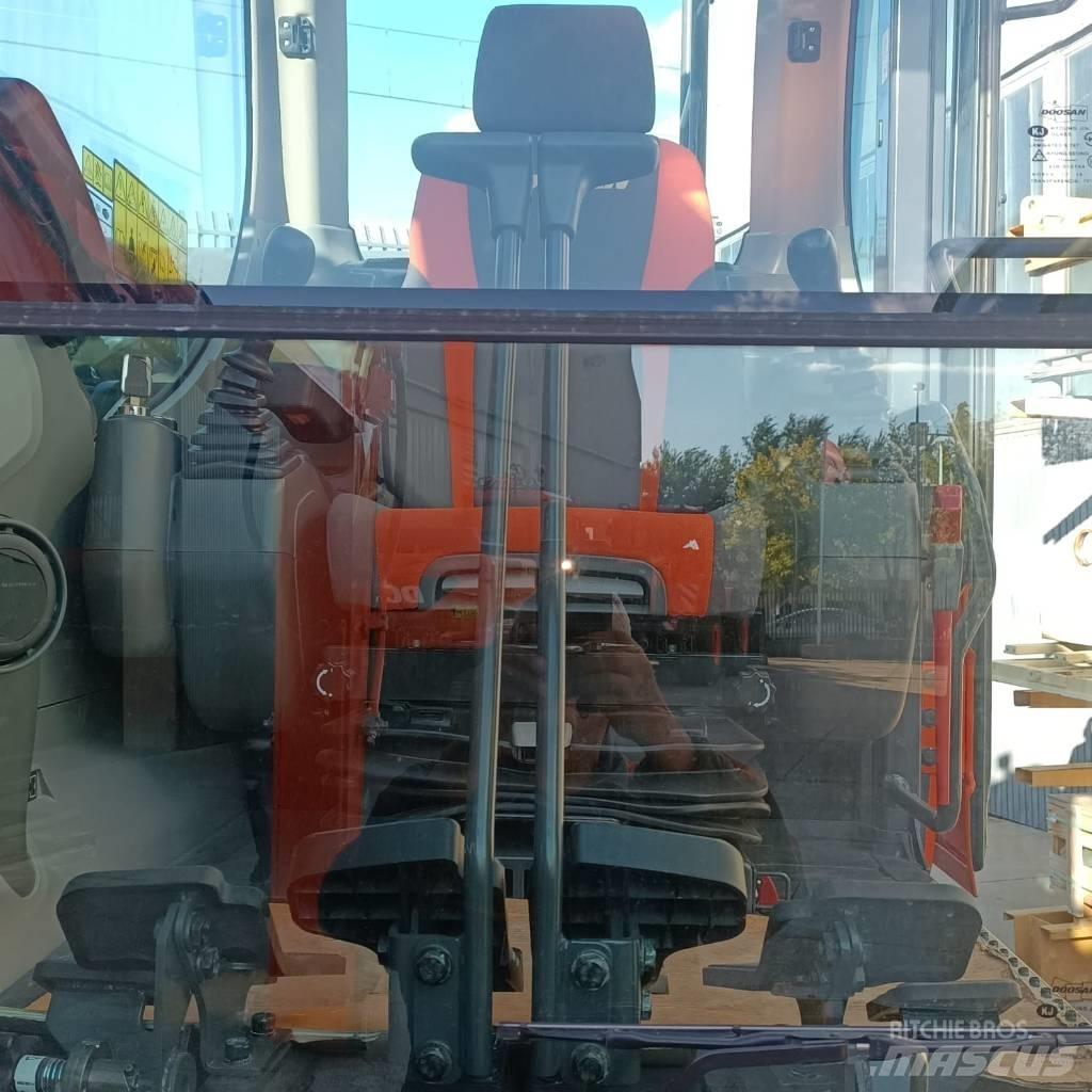 Doosan DX235NLC-5 Paletli ekskavatörler
