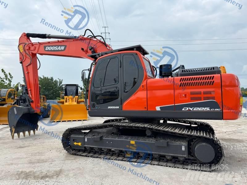Doosan DX 225 LC-9C Paletli ekskavatörler