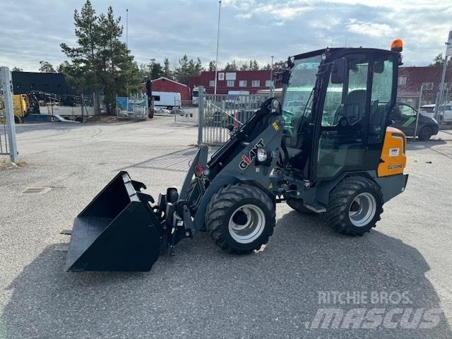 GiANT G2300 HD Mini yükleyiciler