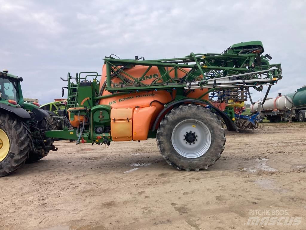 Amazone UX 5200 Çekilir pülverizatörler