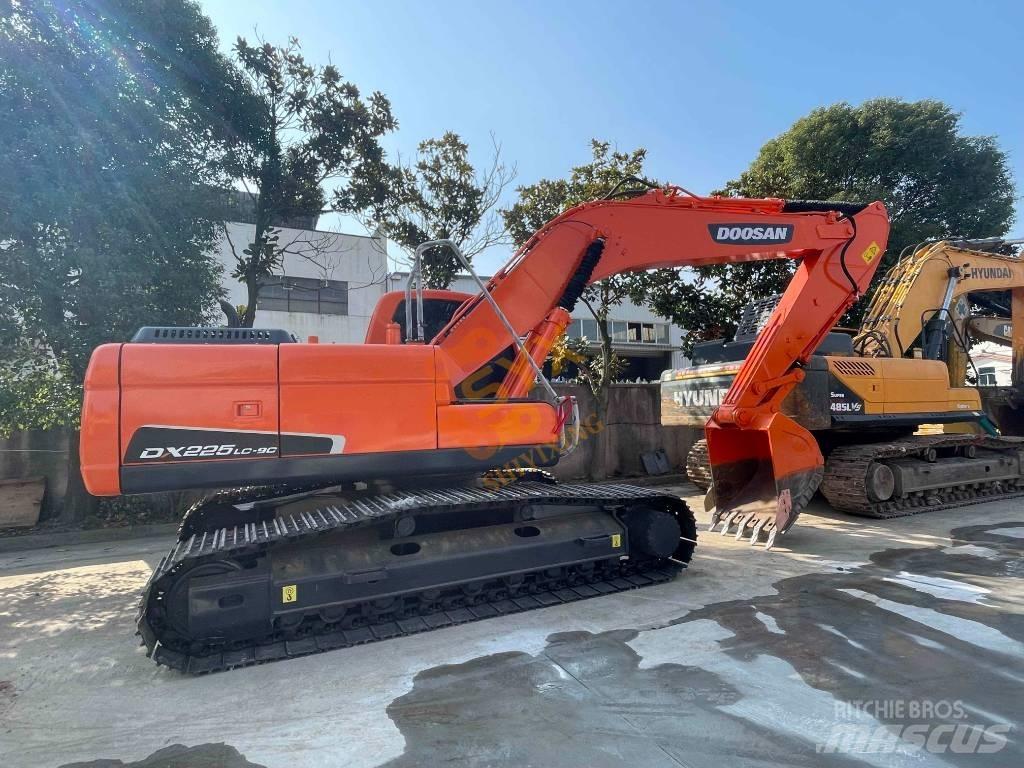 Doosan DX 225 LC Paletli ekskavatörler