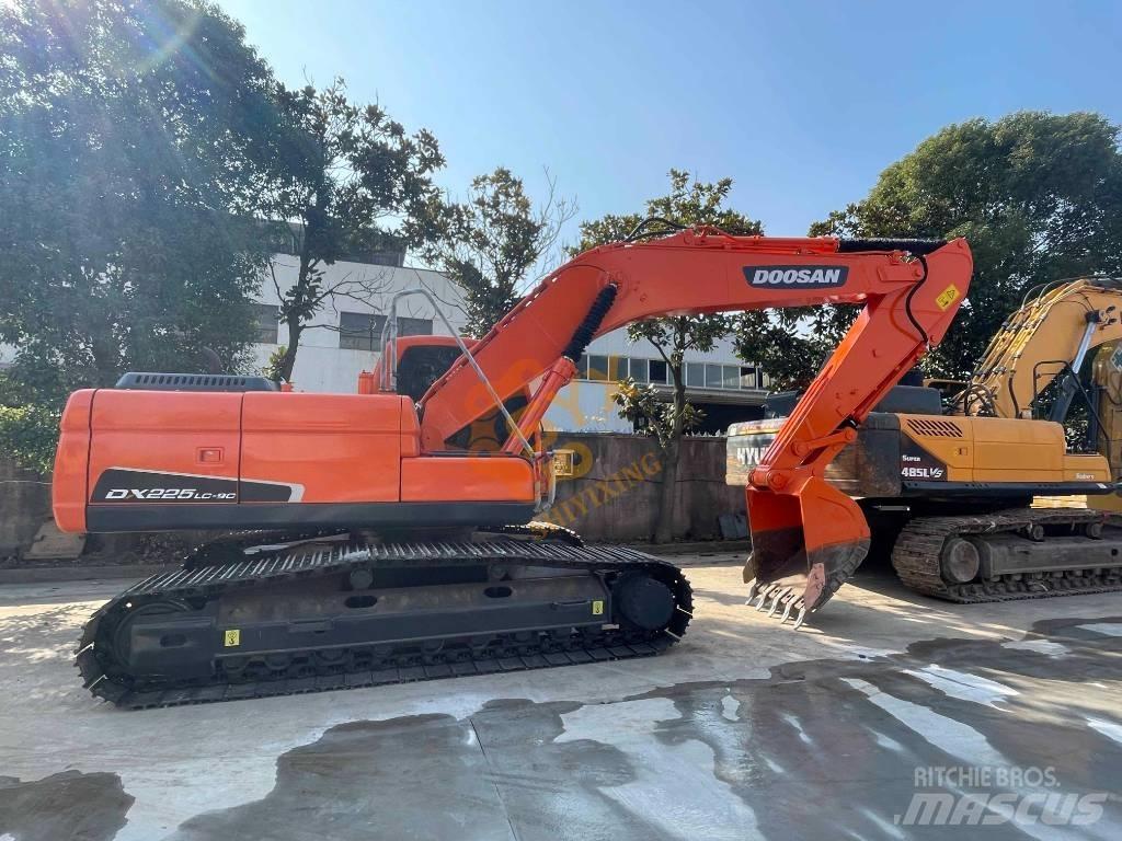 Doosan DX 225 LC Paletli ekskavatörler