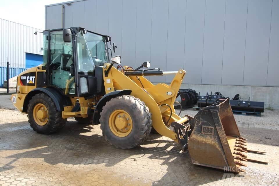 CAT 906M Tekerlekli yükleyiciler