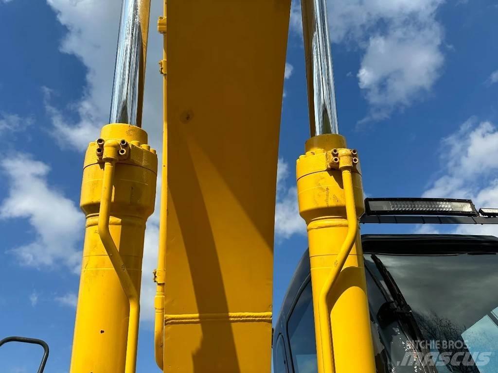 New Holland E215 Paletli ekskavatörler