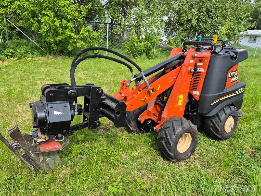 Ditch Witch R300 Kanal kazma makinasi