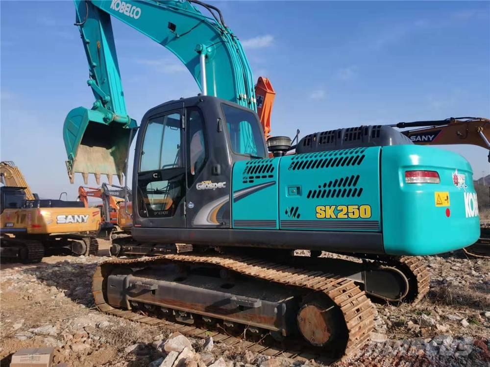 Kobelco SK250-8 Paletli ekskavatörler