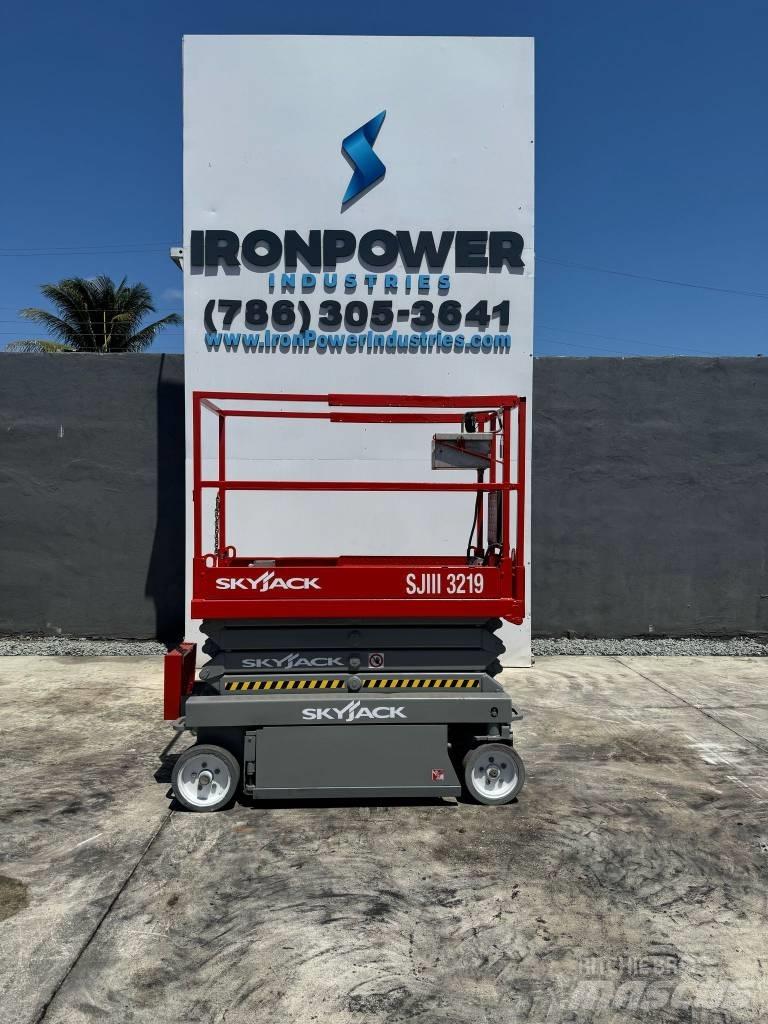 SkyJack SJ III 3219 Makasli platformlar
