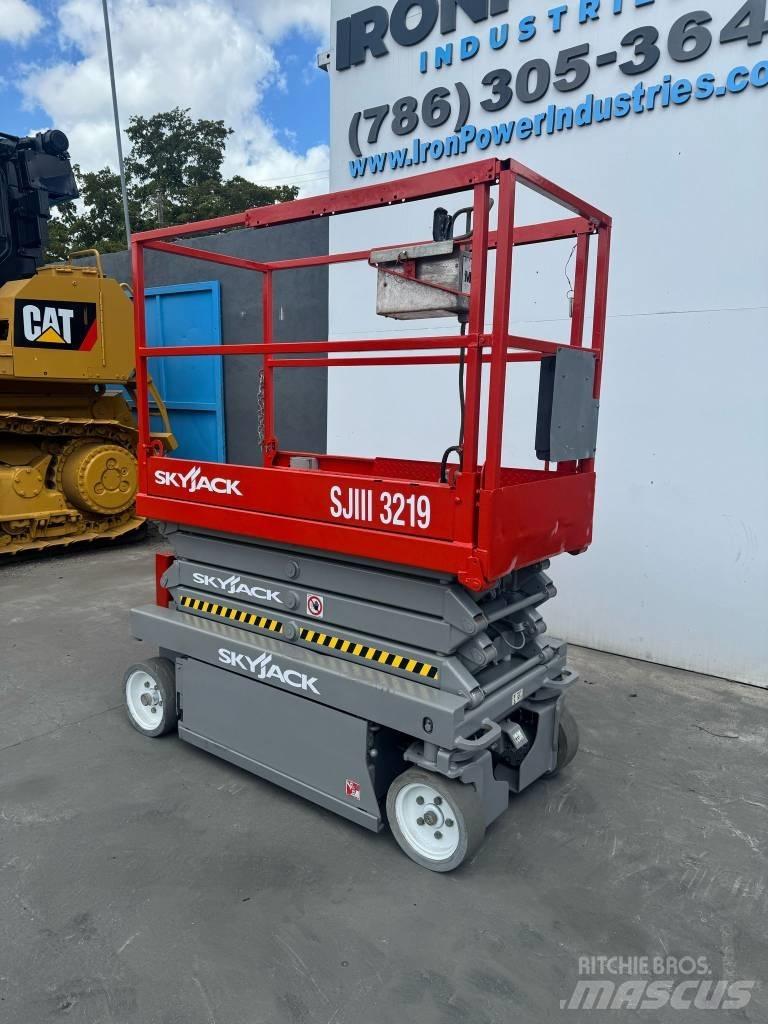 SkyJack SJ III 3219 Makasli platformlar