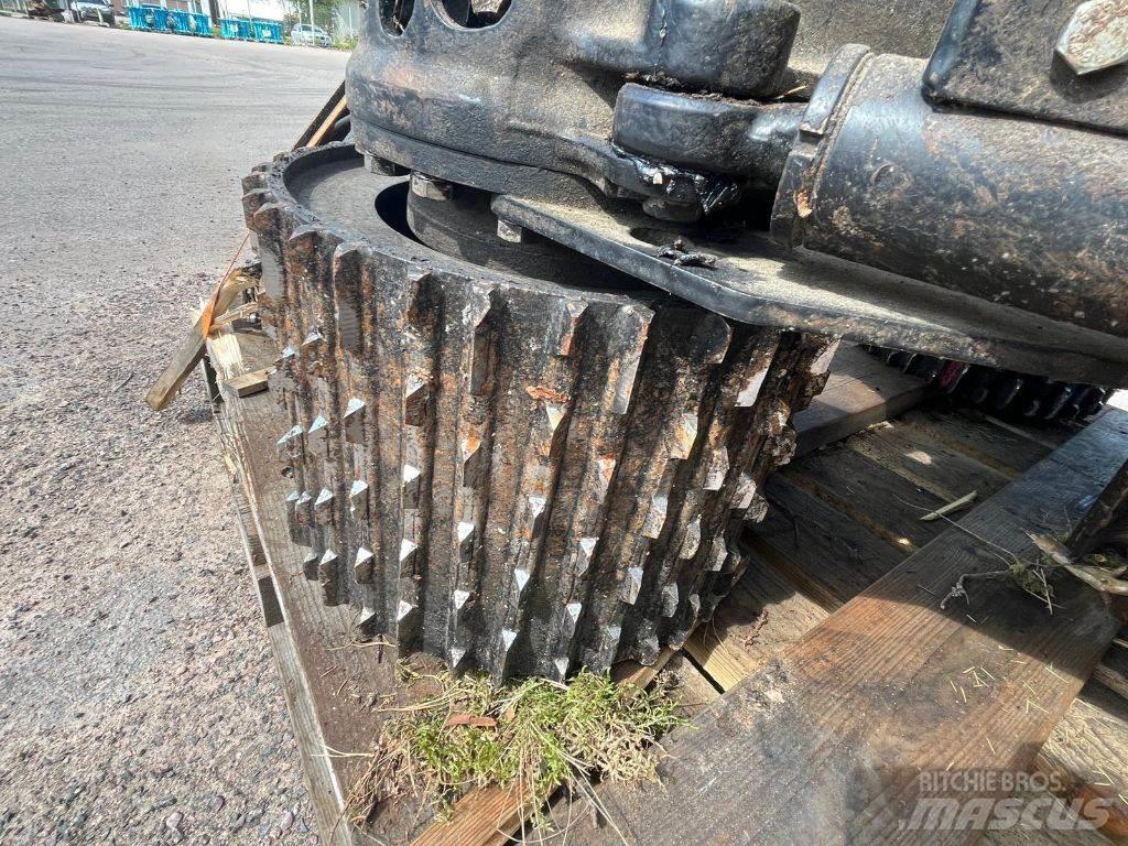 Komatsu S92 Agaç kesme robotlari