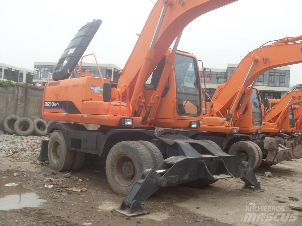 Doosan DH 150 W-7 Lastik tekerli ekskavatörler