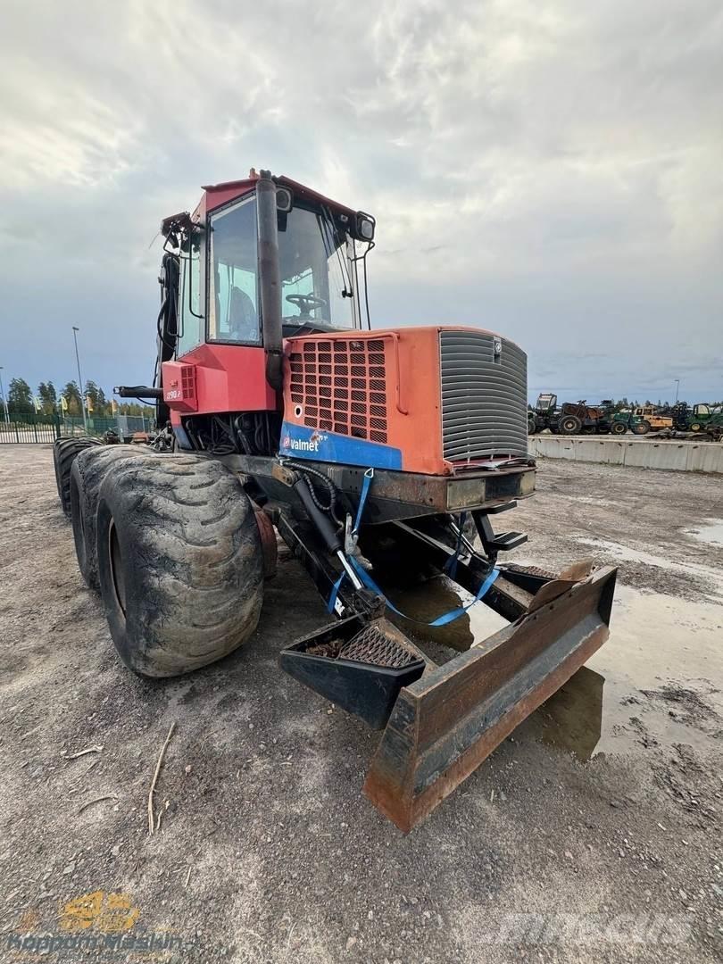 Valmet 890.2 Tomruk yükleyici traktörler