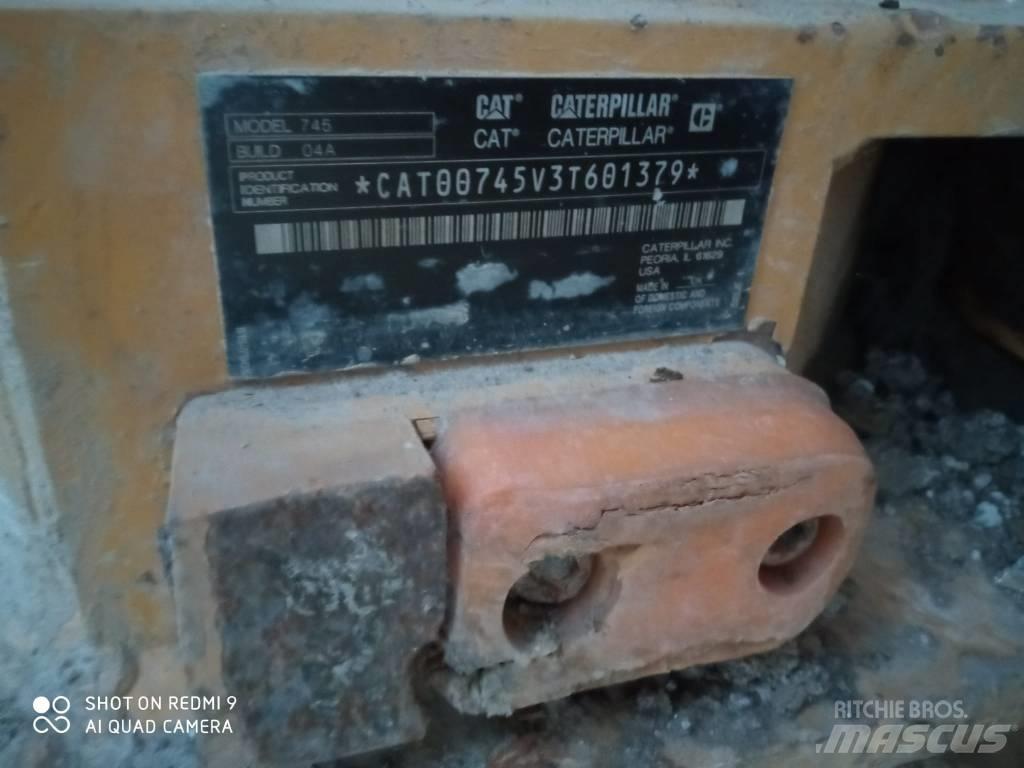 CAT 745 Belden kirma kaya kamyonu