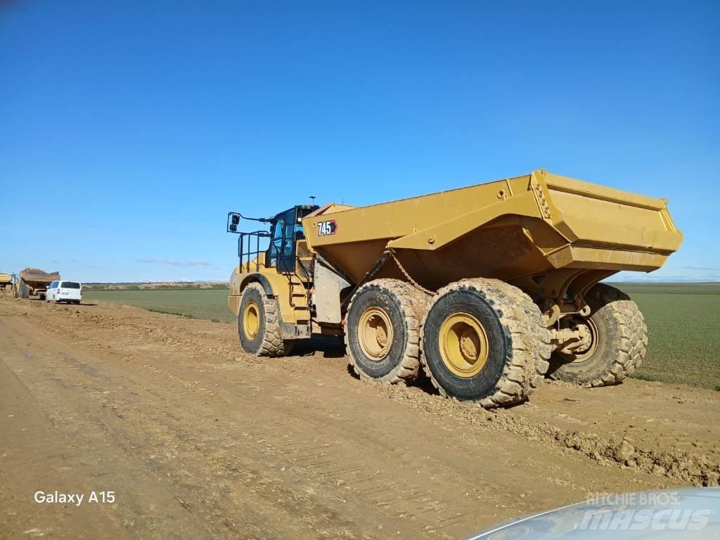 CAT 745 Belden kirma kaya kamyonu