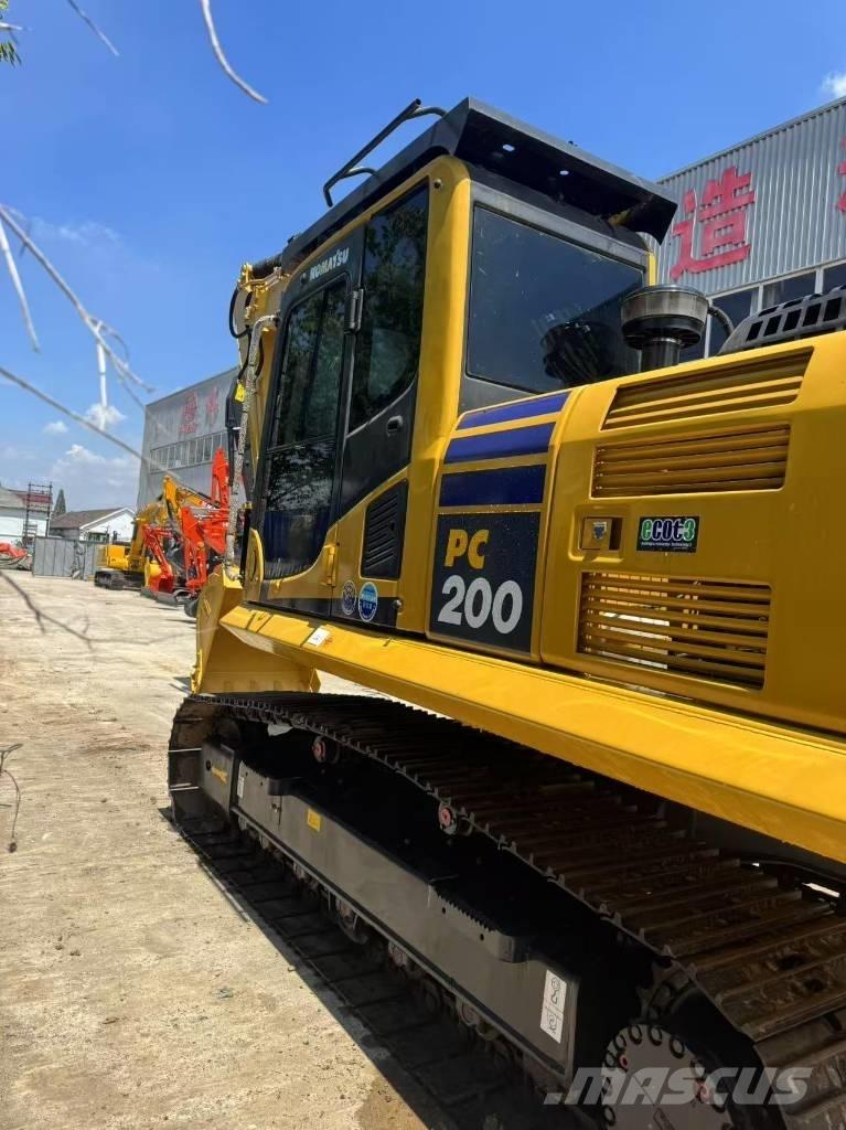 Komatsu PC 200 8N Paletli ekskavatörler