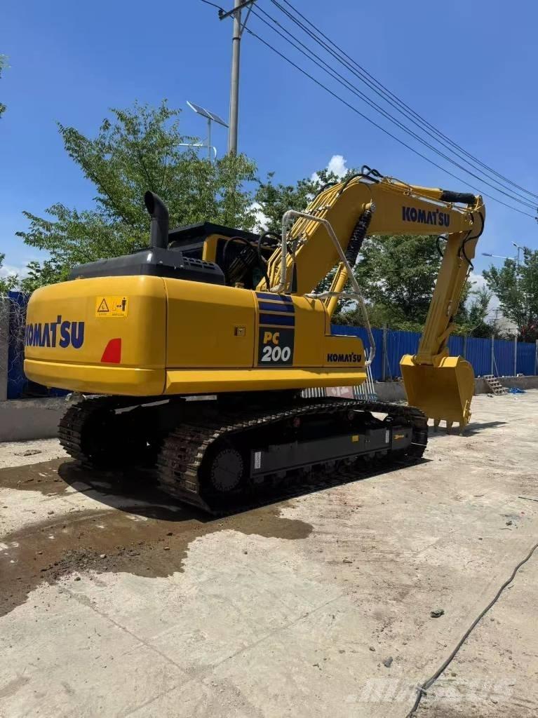 Komatsu PC 200 8N Paletli ekskavatörler