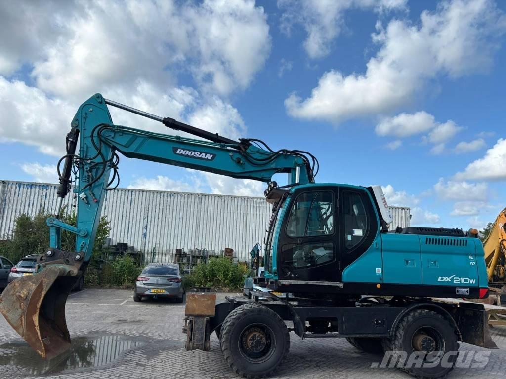 Doosan DX 210 W Lastik tekerli ekskavatörler