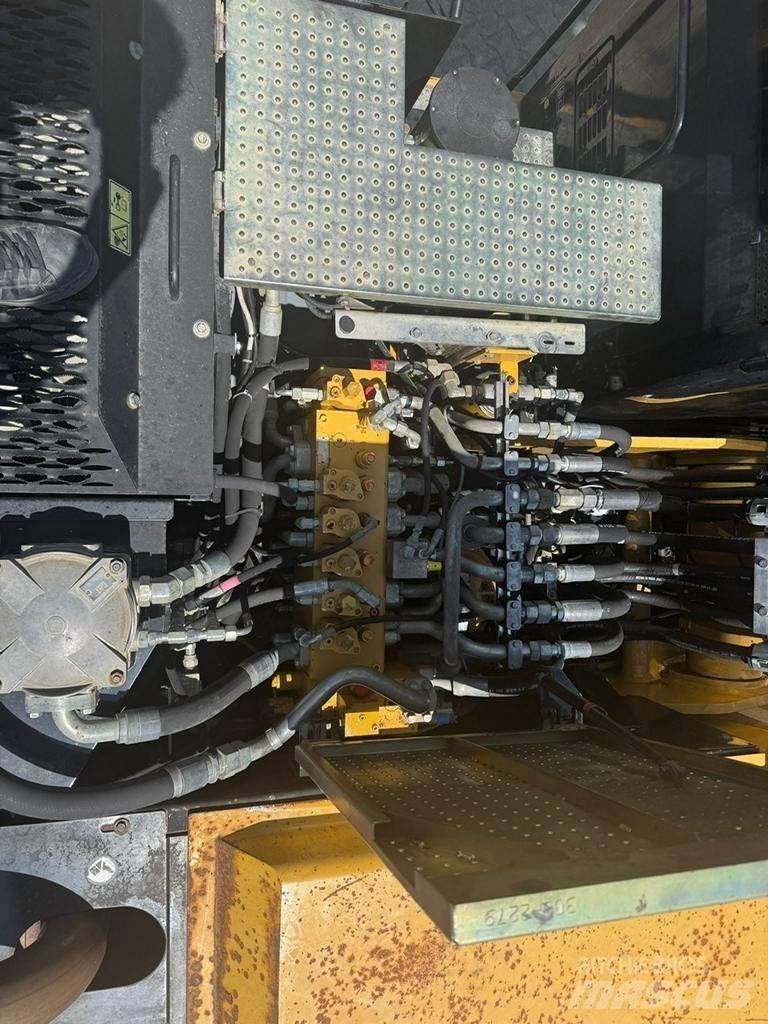 CAT M 318 D Lastik tekerli ekskavatörler