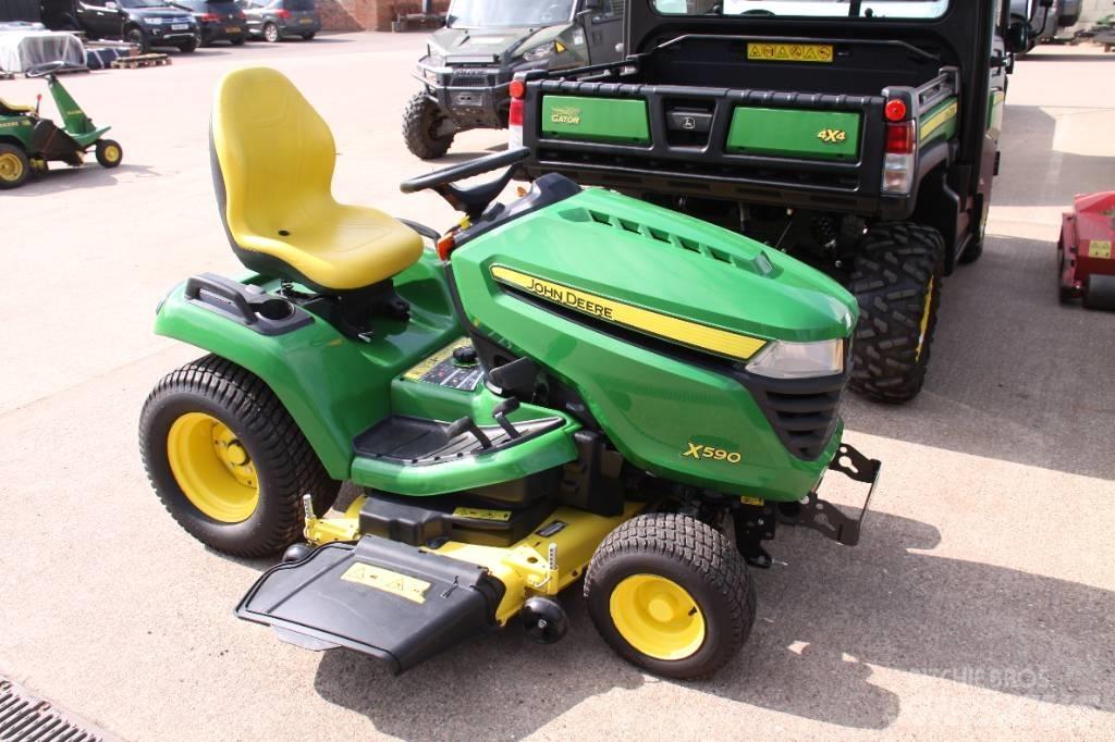 John Deere X 590 Mobil çim biçme makineleri