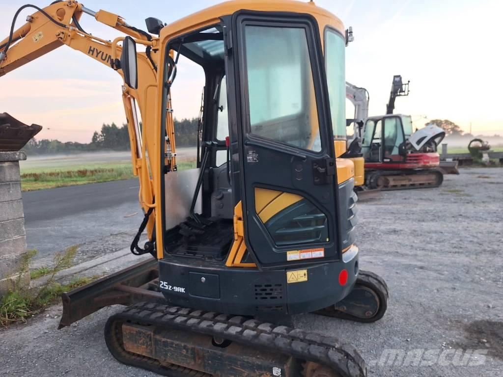 Hyundai 25 Z-9 AK Mini ekskavatörler, 7 tona dek