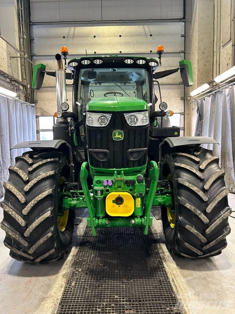 John Deere 6R 215 Traktörler