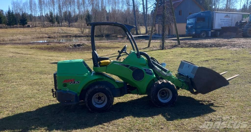 Avant 745 Mini yükleyiciler