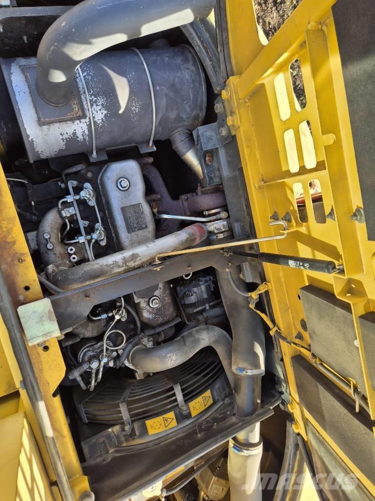 New Holland E 135 SR Paletli ekskavatörler