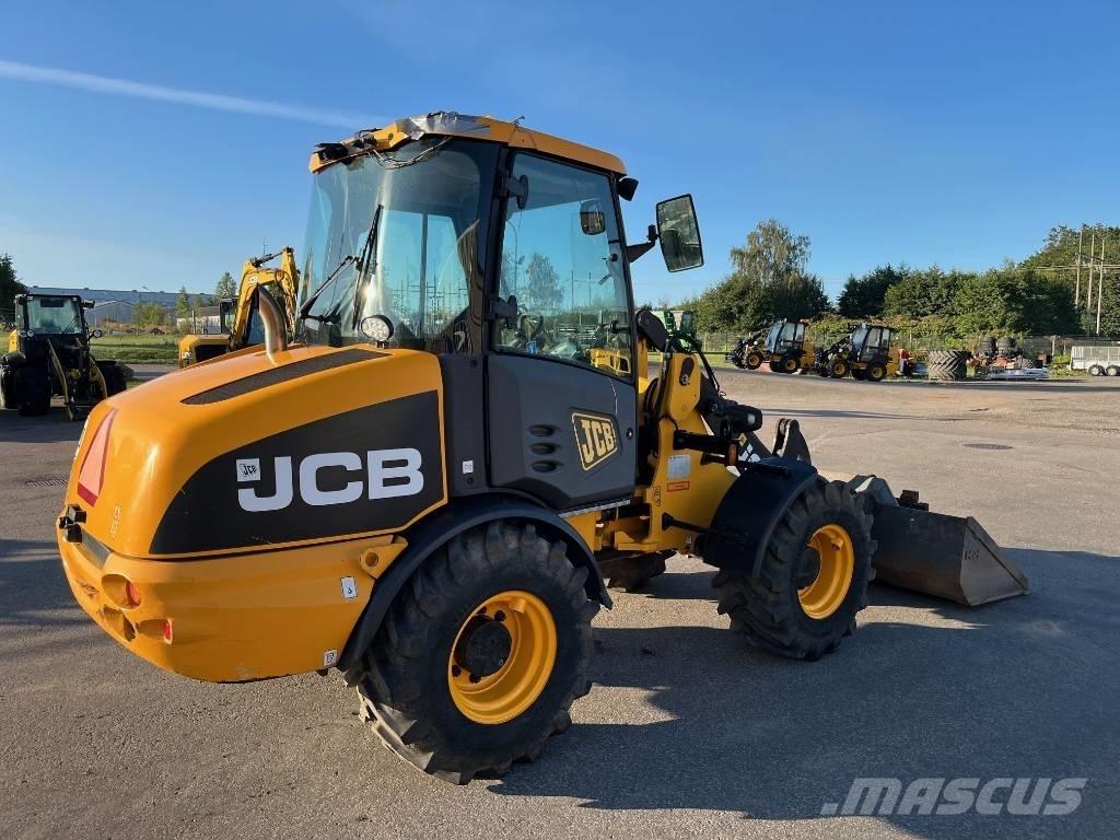 JCB 406 Tarimsal teleskopik yükleyiciler