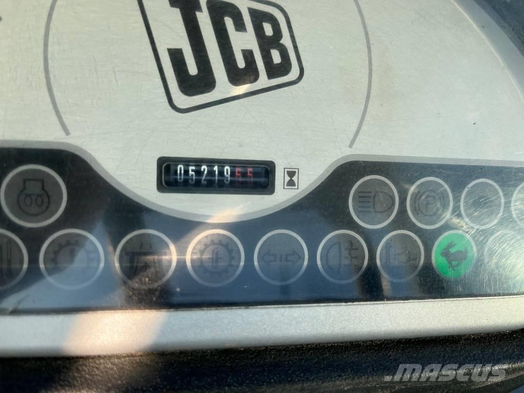 JCB 406 Tarimsal teleskopik yükleyiciler