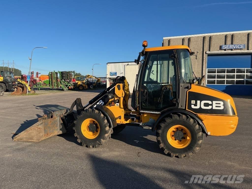 JCB 406 Tarimsal teleskopik yükleyiciler