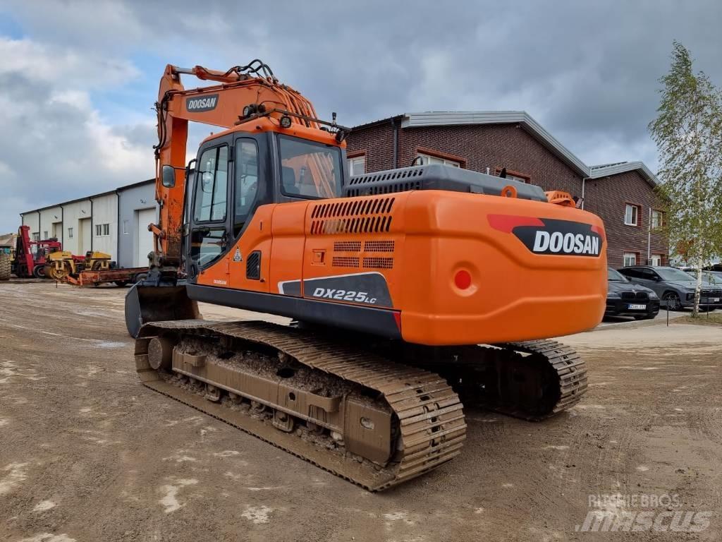 Doosan DX 225 LC-3 Paletli ekskavatörler