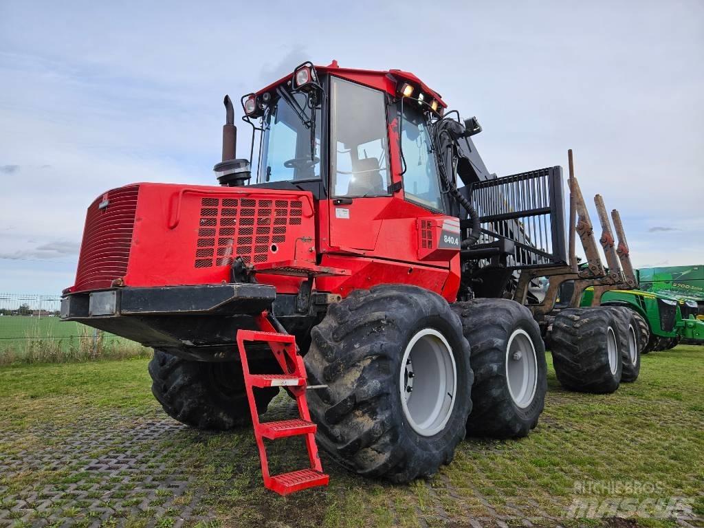 Komatsu 840.4 Tomruk yükleyici traktörler
