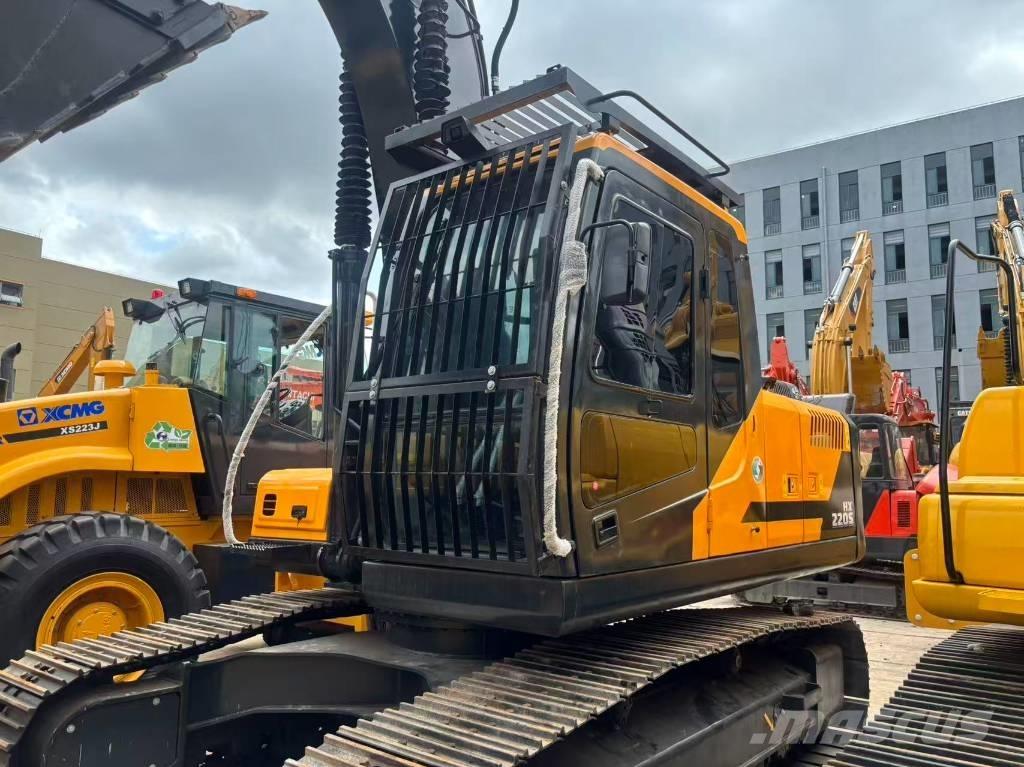 Hyundai HX 220 Paletli ekskavatörler
