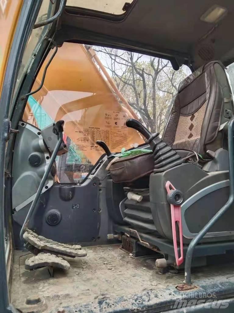 Hyundai R215-9T Lastik tekerli ekskavatörler