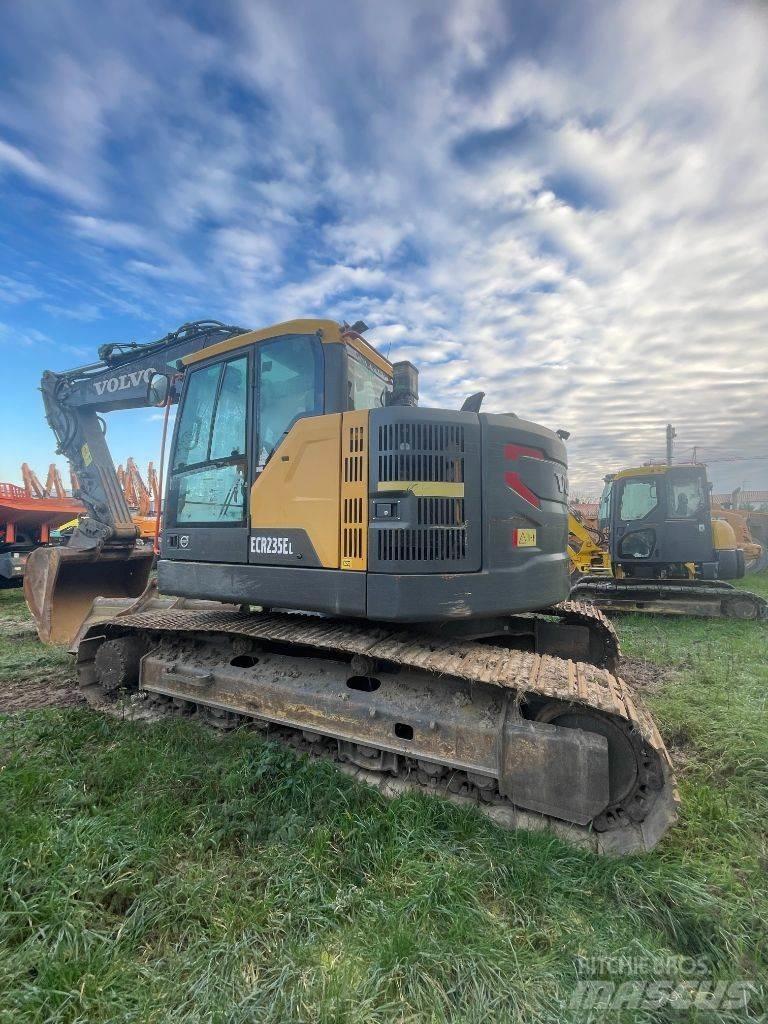 Volvo ECR 235 E Paletli ekskavatörler