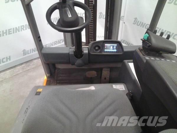 Jungheinrich EFG 320 Elektrikli forkliftler