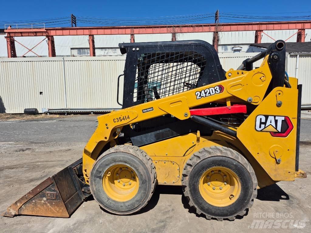 CAT 242 D Skid steer loderler