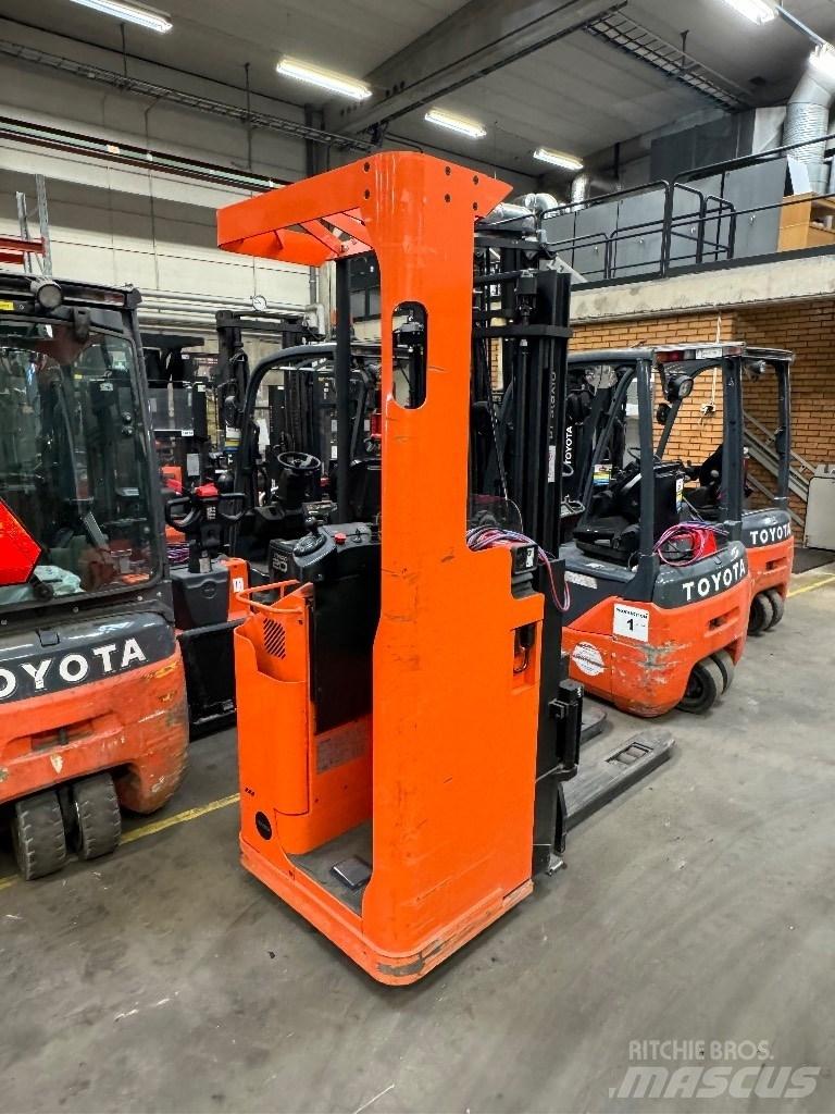 Toyota SSE135L Akülü depo ekipmanları