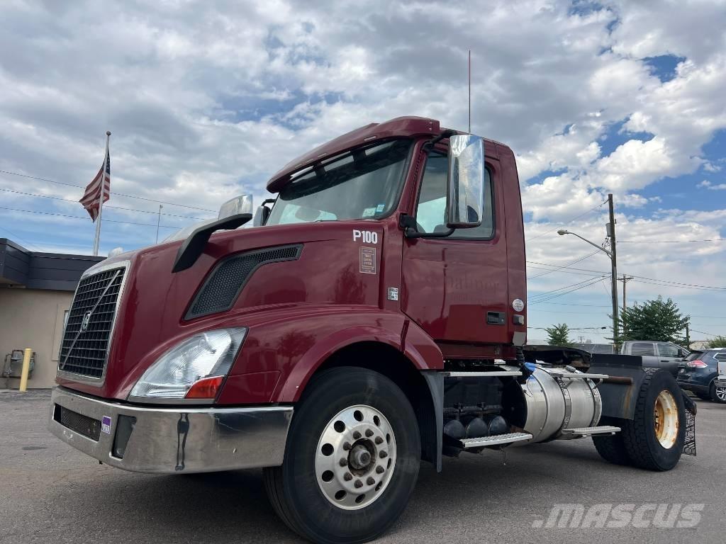 Volvo VNL 42 T300 Çekiciler