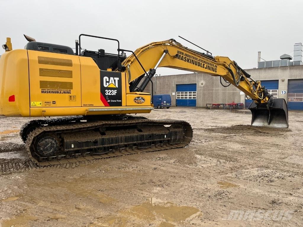 CAT 323 F L Paletli ekskavatörler