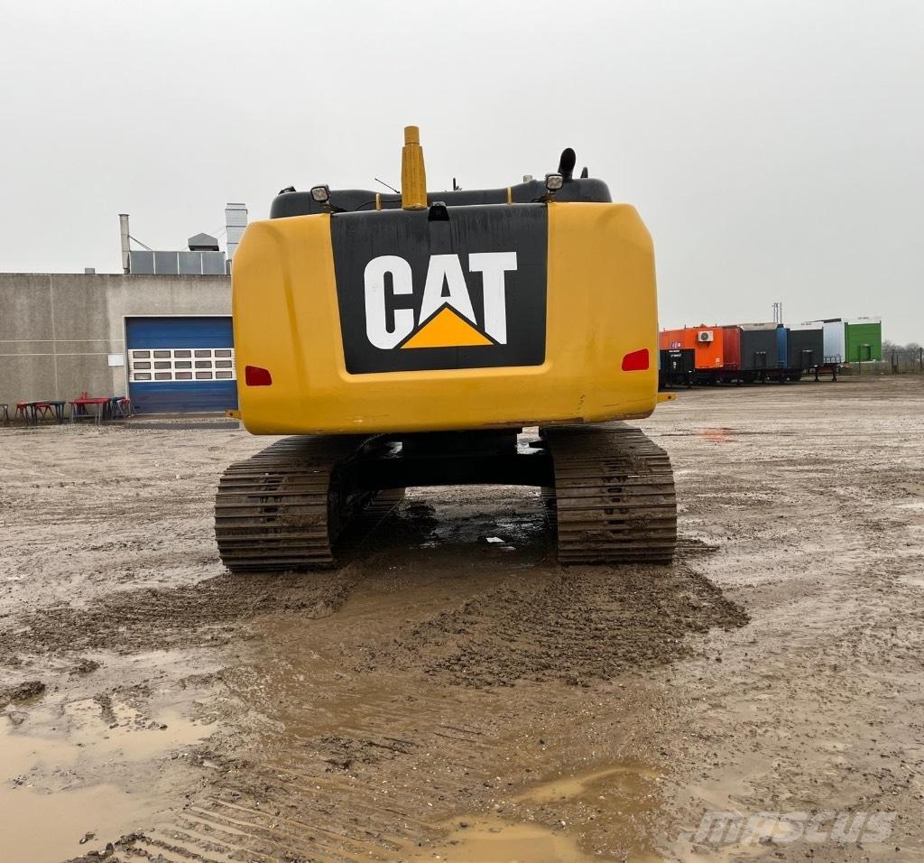 CAT 323 F L Paletli ekskavatörler
