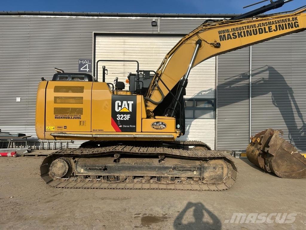CAT 323 F L Paletli ekskavatörler