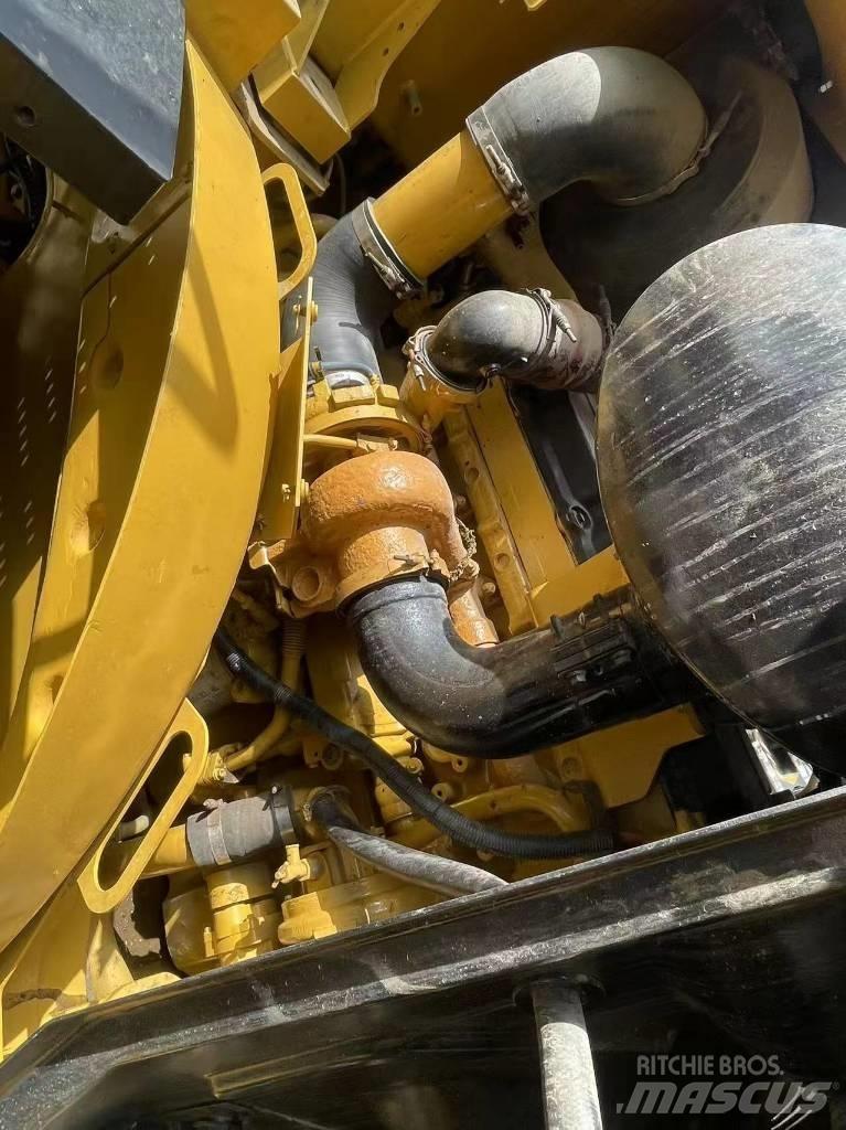 CAT 966 Lastik tekerli ekskavatörler