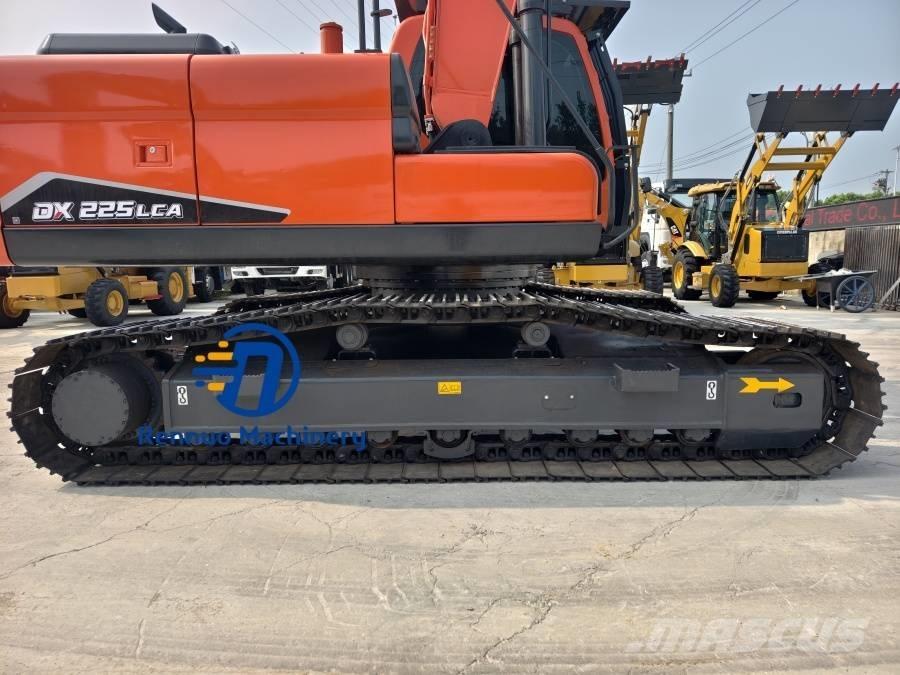 Doosan DX 225 LCA Paletli ekskavatörler