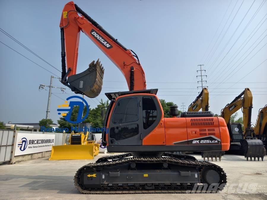 Doosan DX 225 LCA Paletli ekskavatörler