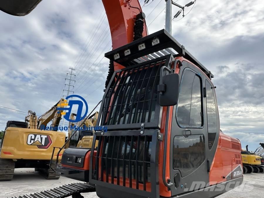 Doosan DX 225 LCA Paletli ekskavatörler