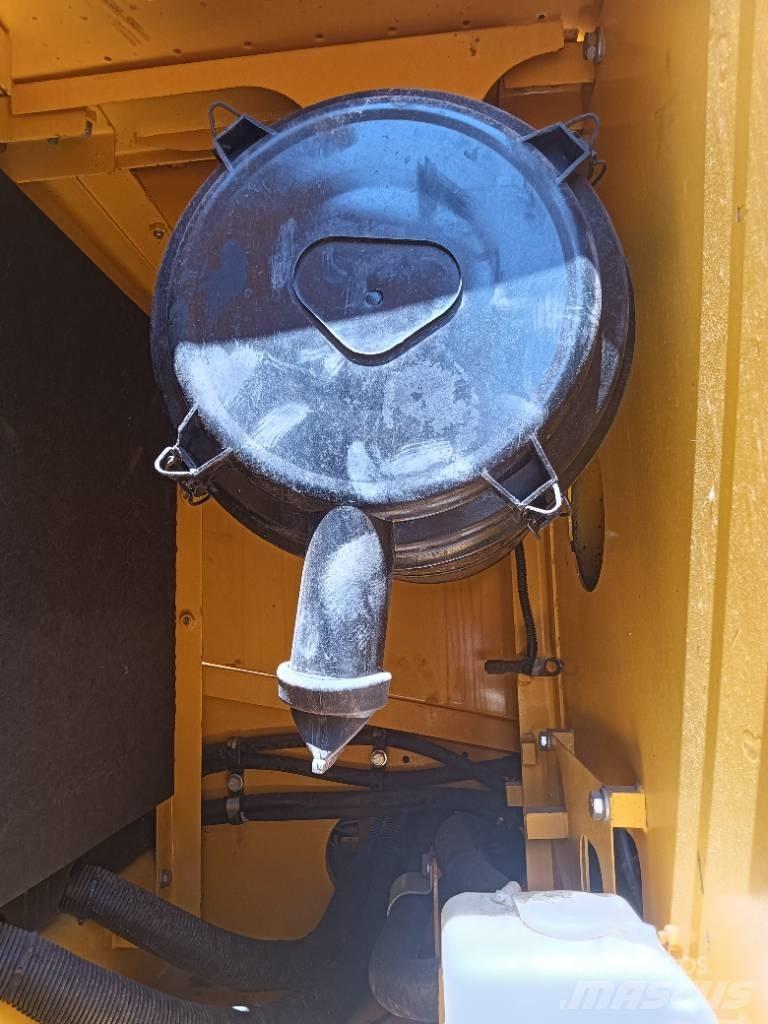 Komatsu PC 220 Paletli ekskavatörler