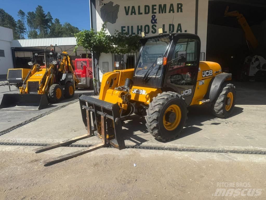 JCB 527-55 Tarimsal teleskopik yükleyiciler