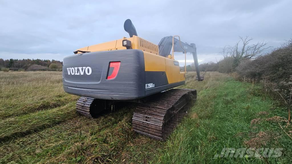 Volvo EC 250 D LR Paletli ekskavatörler
