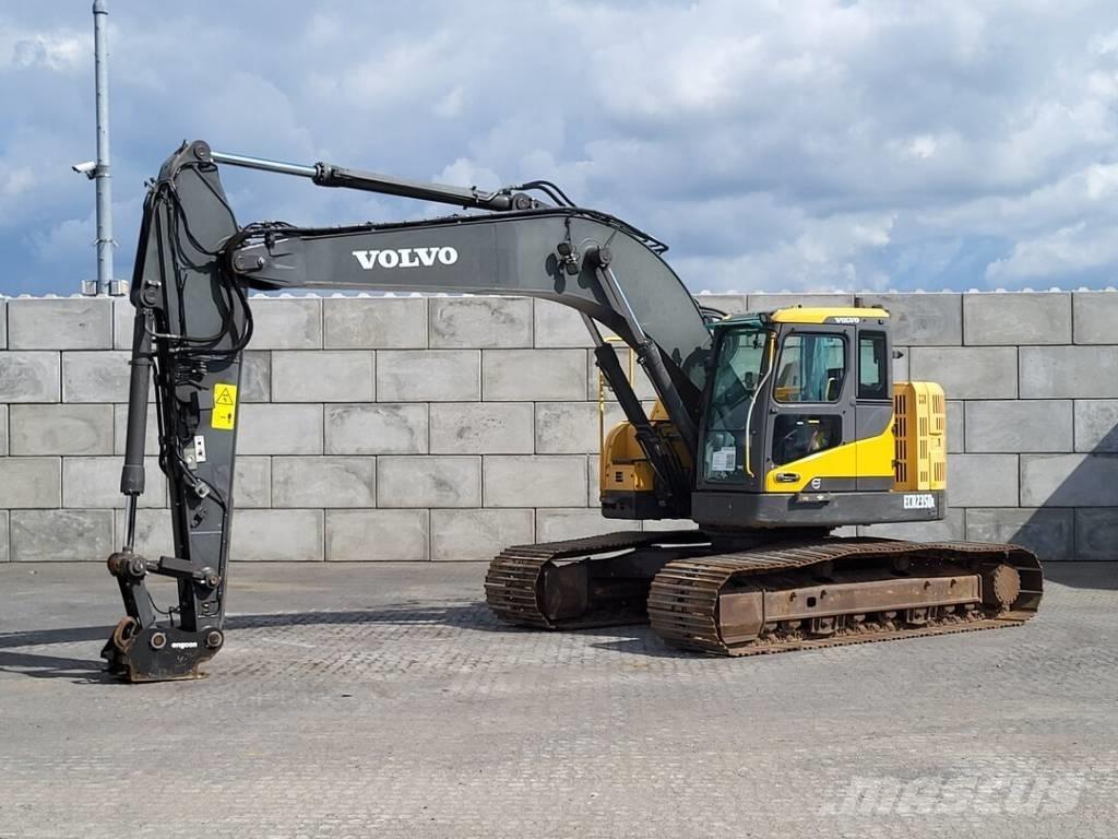 Volvo ECR 235 DL Paletli ekskavatörler