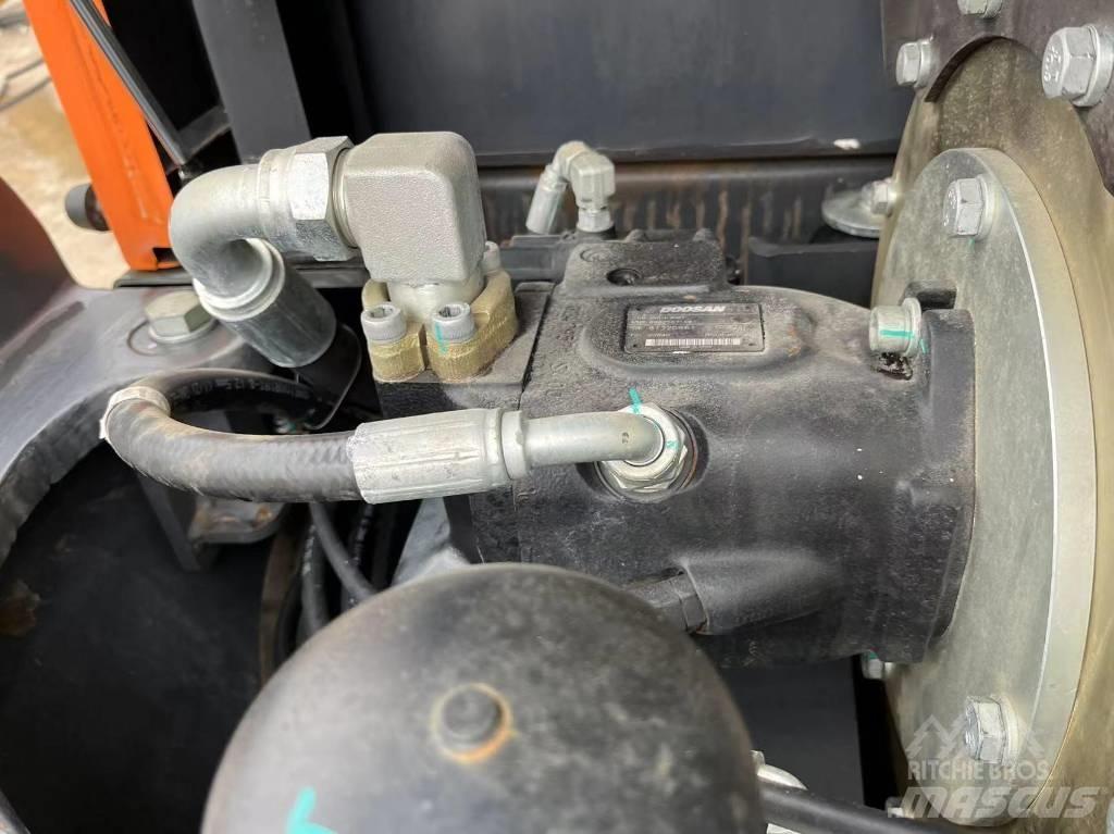 Doosan DX 140 LC Paletli ekskavatörler